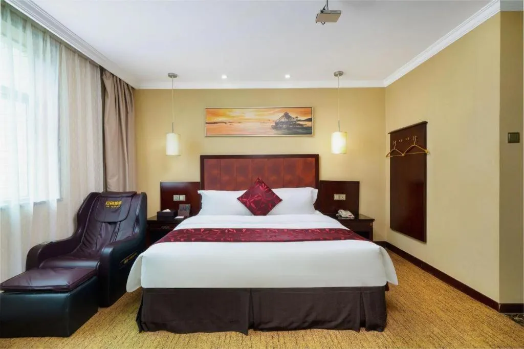 Bed in Sun Island Holiday Hotel