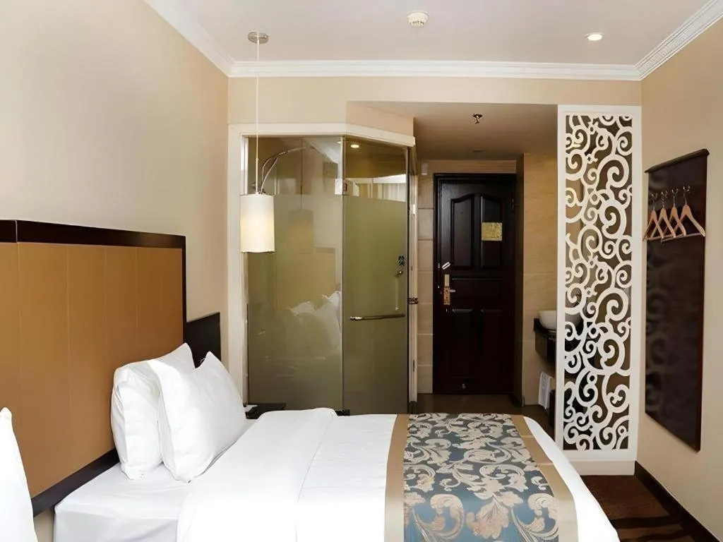 Bed in Sun Island Holiday Hotel