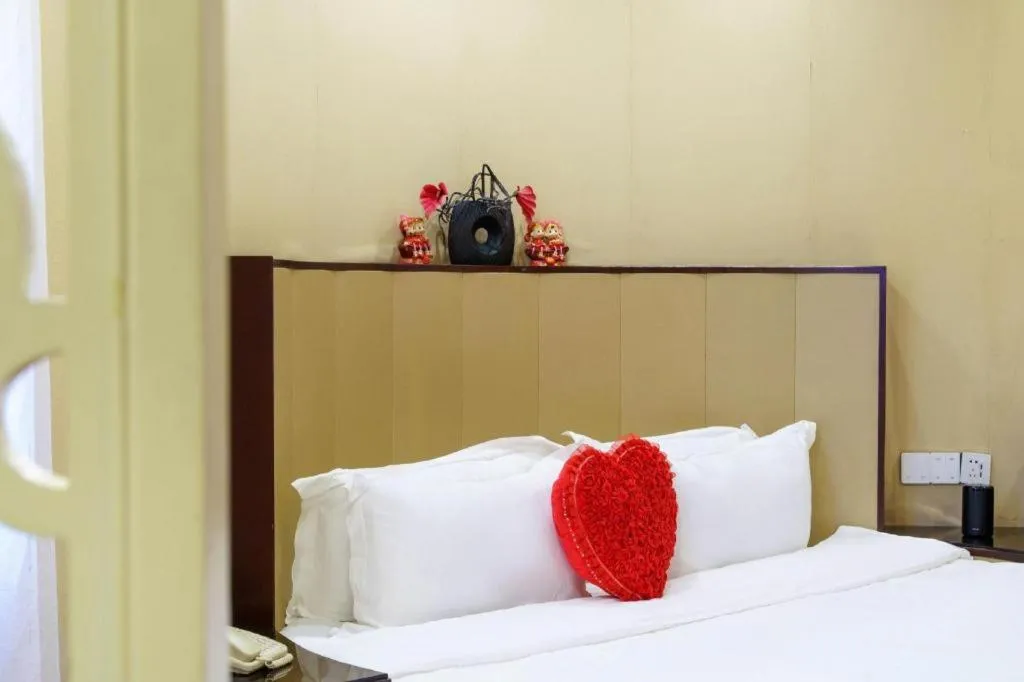 Bed in Sun Island Holiday Hotel