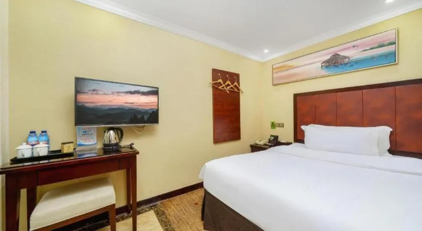 Bed in Sun Island Holiday Hotel