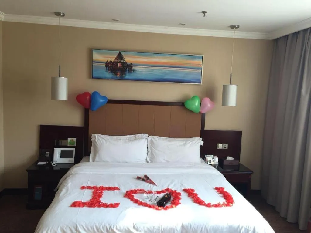 Bed in Sun Island Holiday Hotel