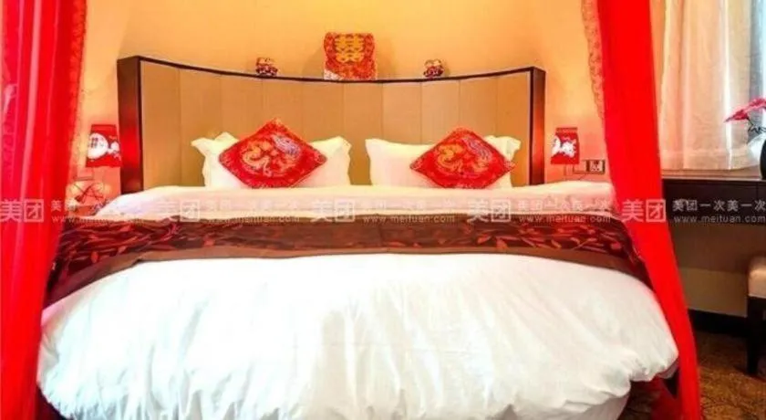 Bed in Sun Island Holiday Hotel