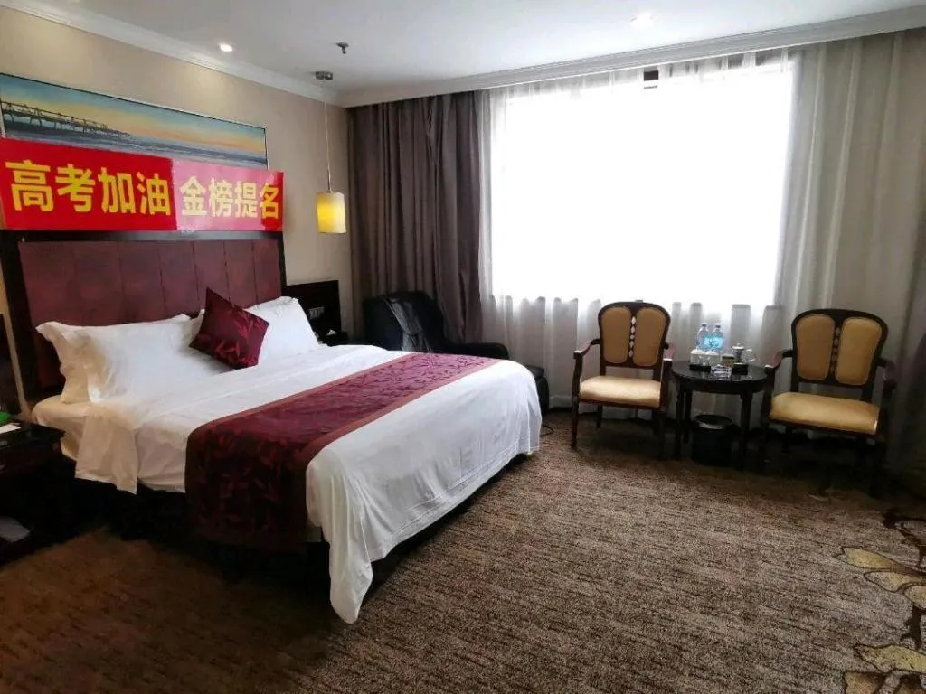 Bed in Sun Island Holiday Hotel