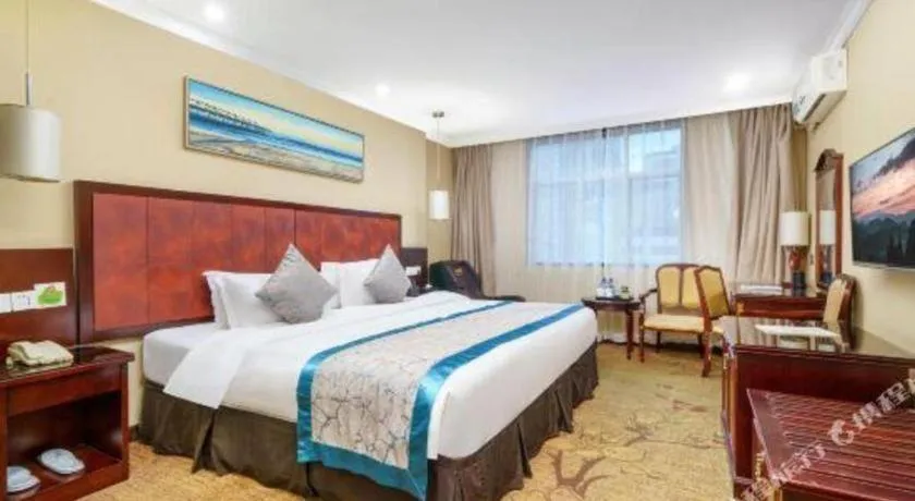 Bed in Sun Island Holiday Hotel