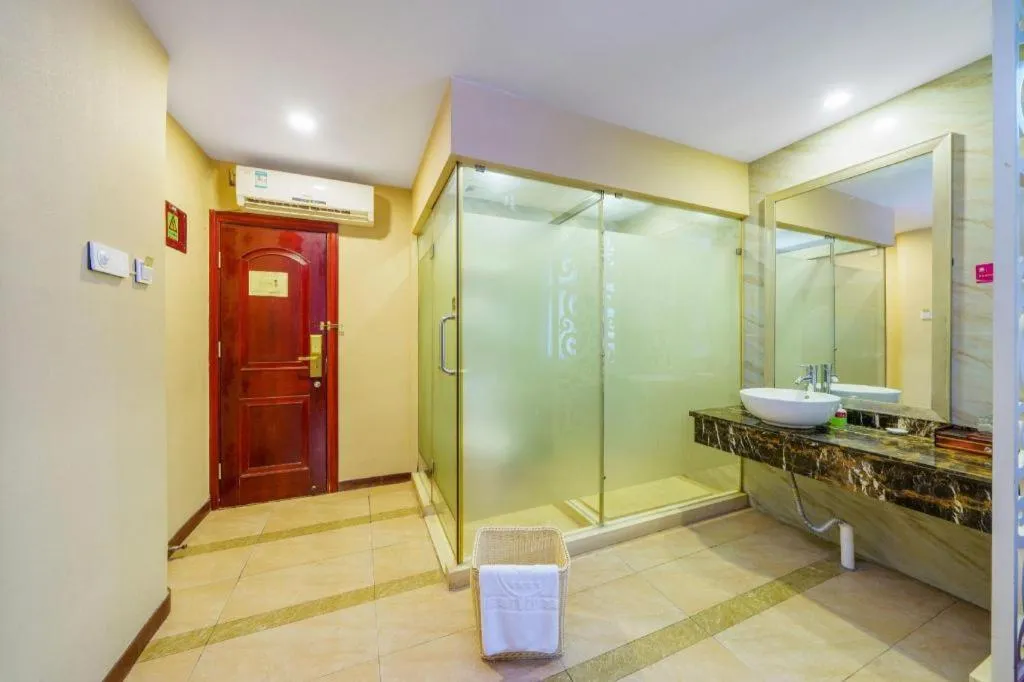 Sun Island Holiday Hotel