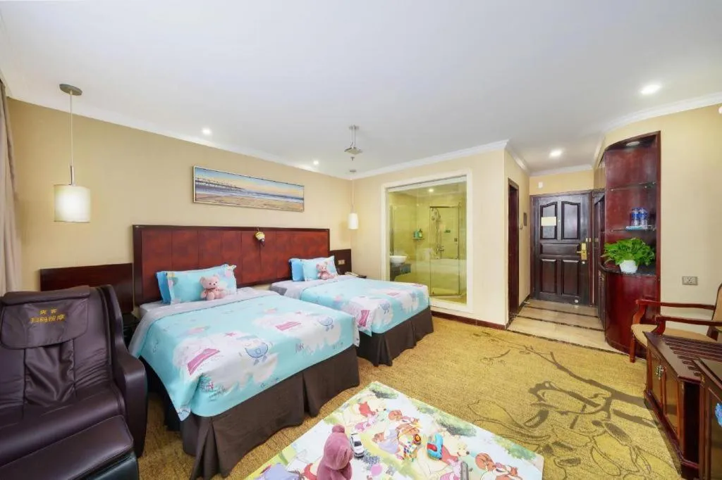 Bed in Sun Island Holiday Hotel