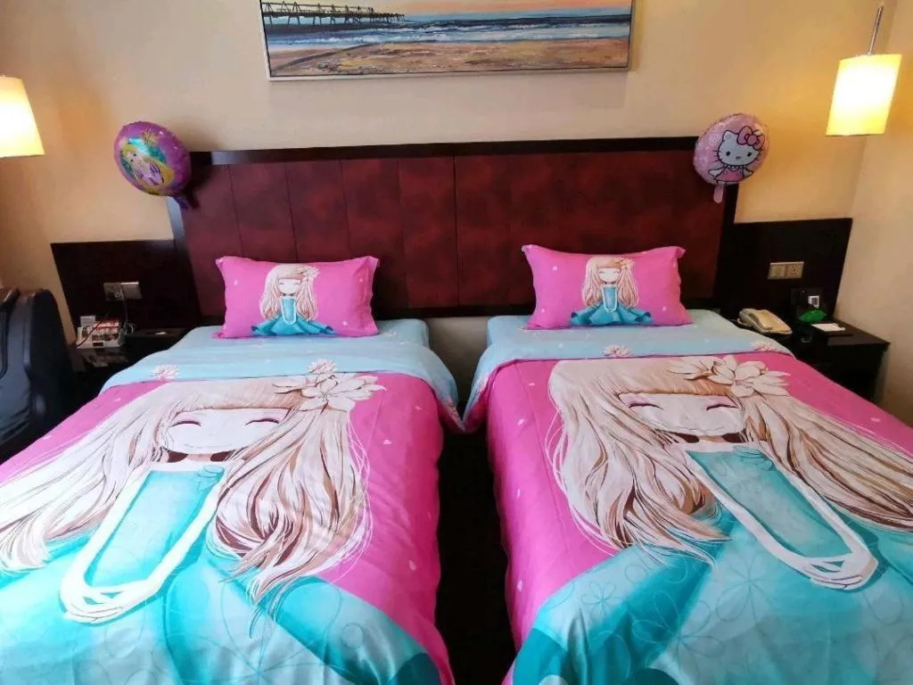 Bed in Sun Island Holiday Hotel