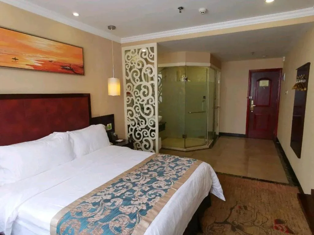 Bed in Sun Island Holiday Hotel