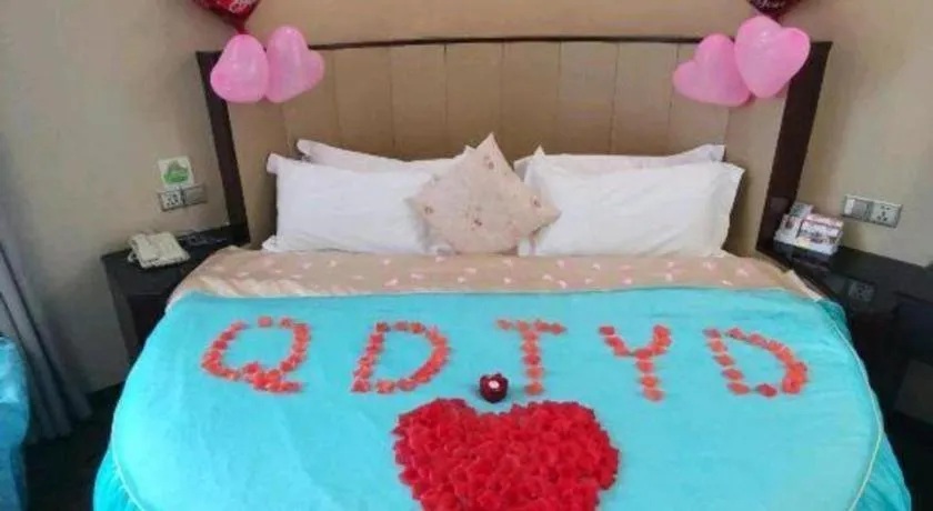 Bed in Sun Island Holiday Hotel