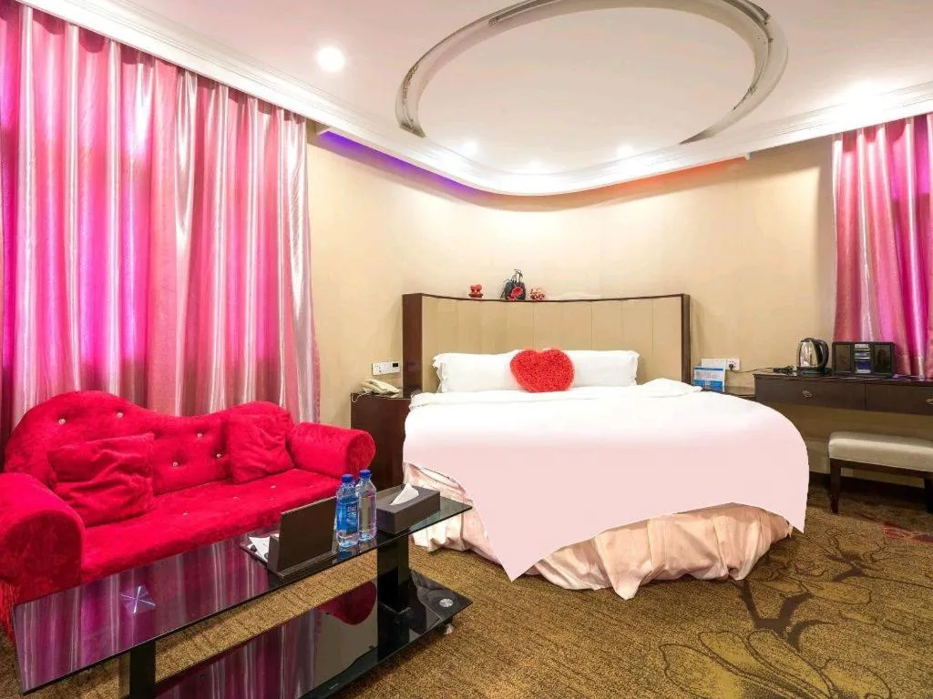 Bed in Sun Island Holiday Hotel