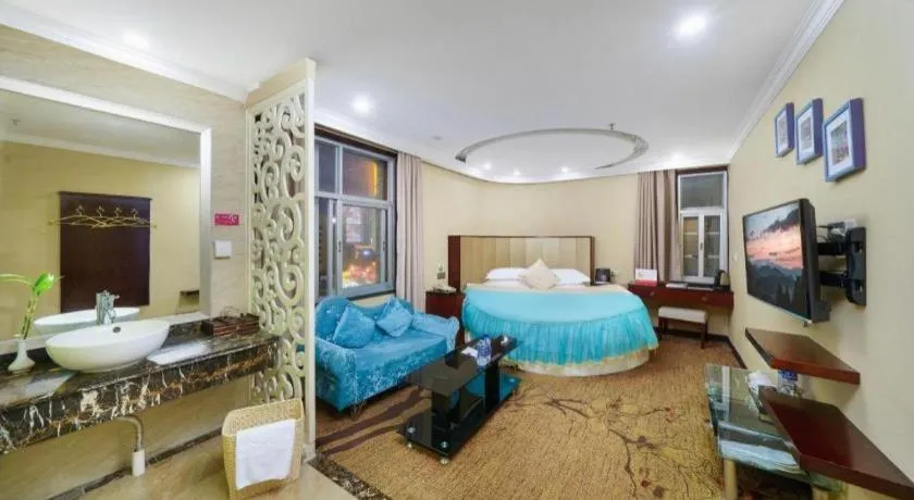 Bed in Sun Island Holiday Hotel