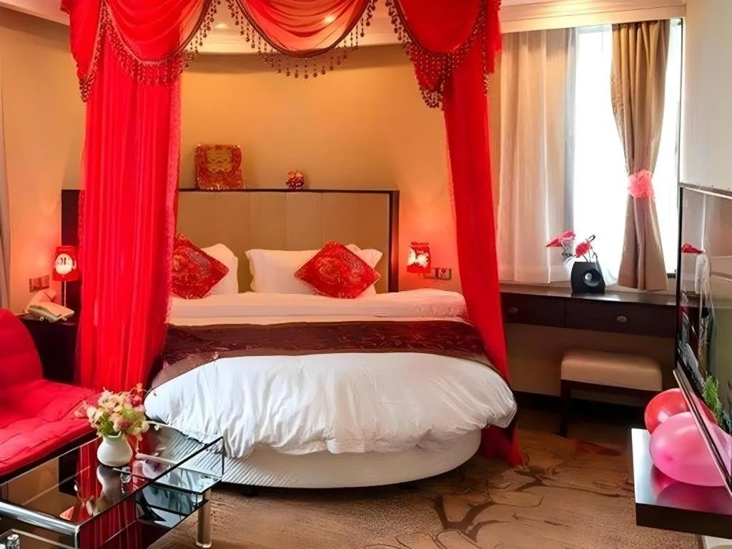 Bed in Sun Island Holiday Hotel