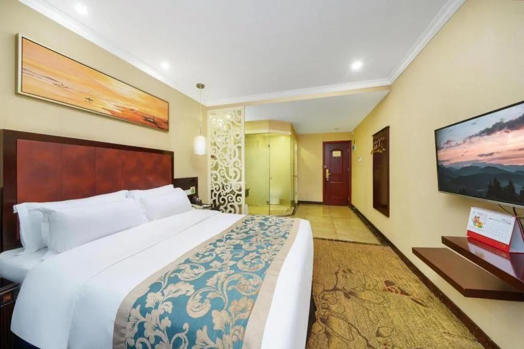 Bed in Sun Island Holiday Hotel