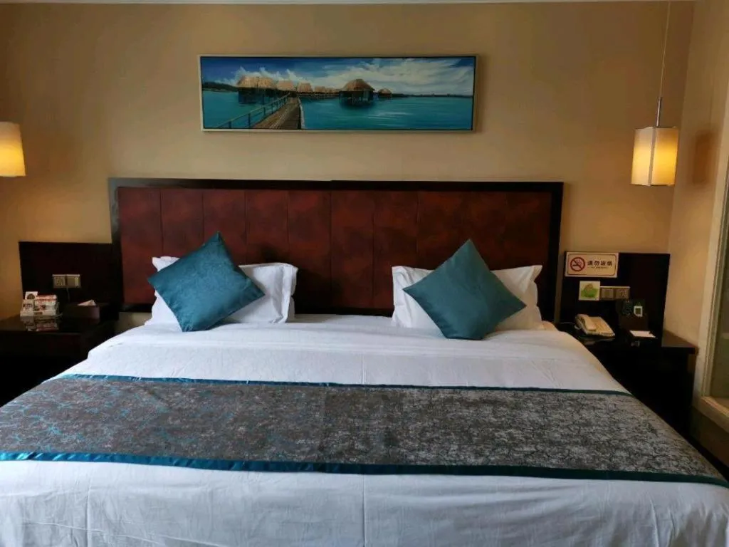 Bed in Sun Island Holiday Hotel