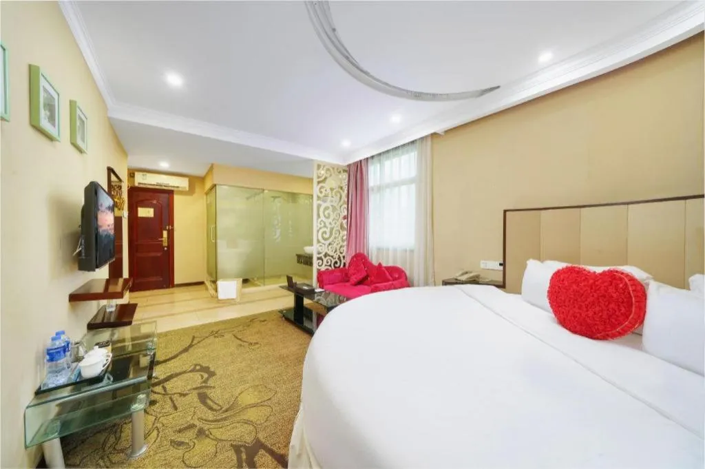 Bed in Sun Island Holiday Hotel