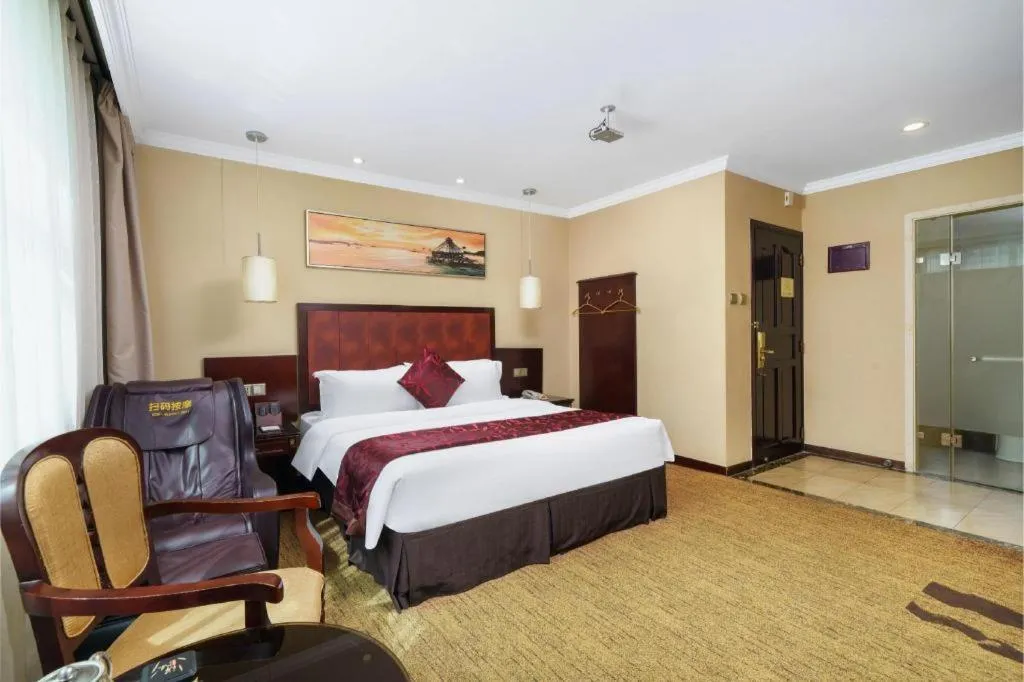 Bed in Sun Island Holiday Hotel