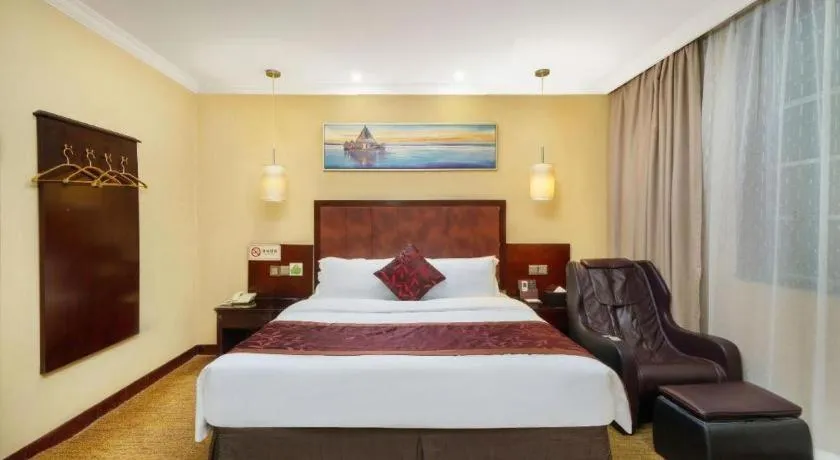 Bed in Sun Island Holiday Hotel