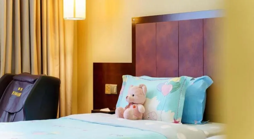 Bed in Sun Island Holiday Hotel