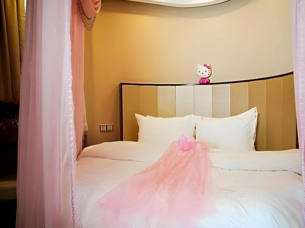 Bed in Sun Island Holiday Hotel