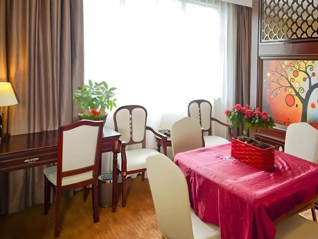 Sun Island Holiday Hotel