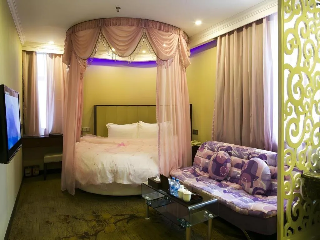 Bed in Sun Island Holiday Hotel