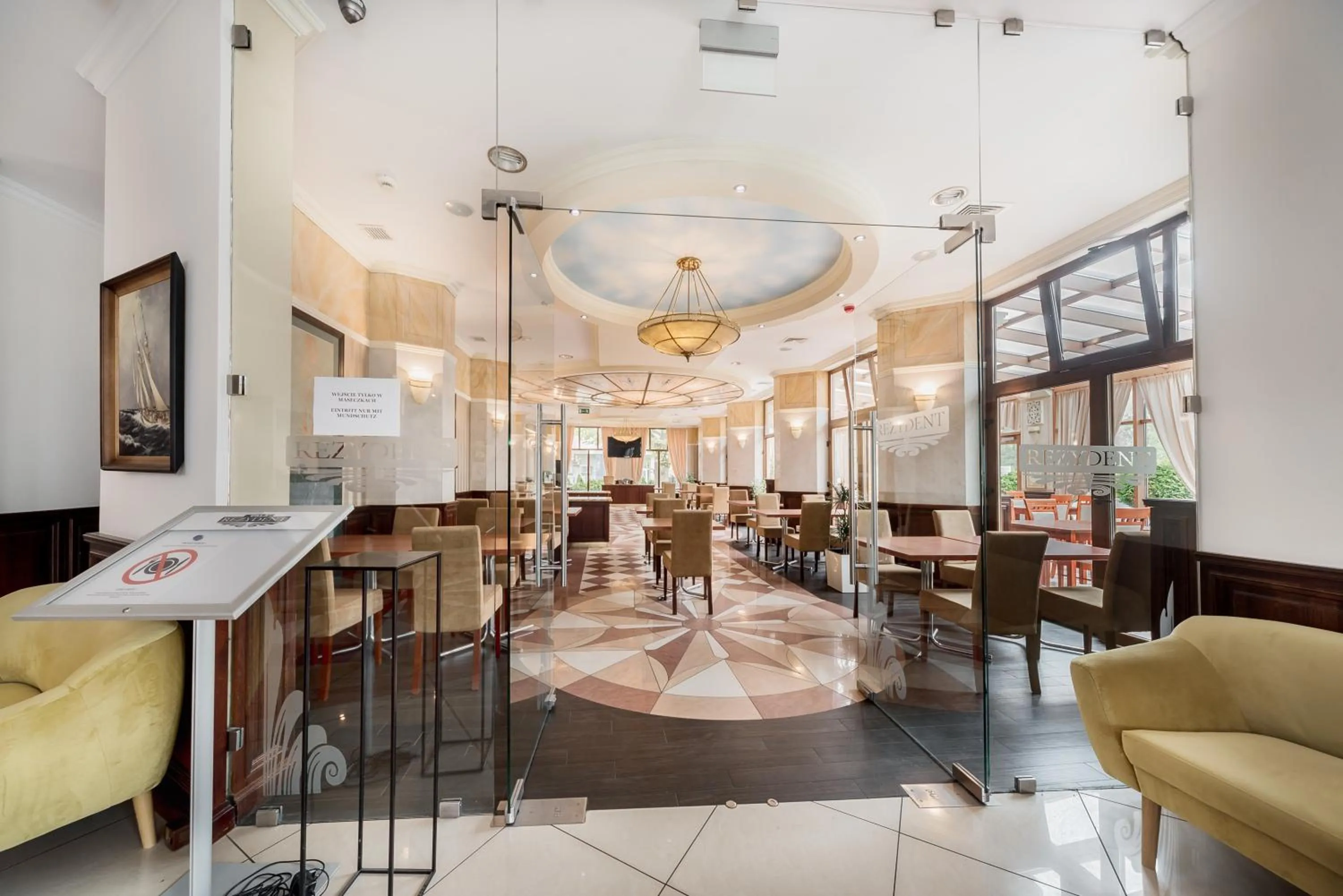 Restaurant/places to eat in Rezydent Resort