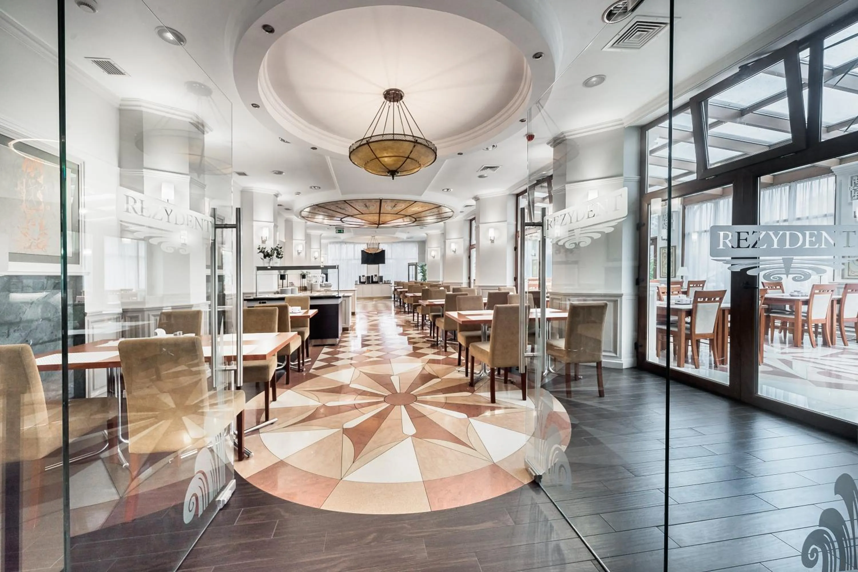 Restaurant/places to eat in Rezydent Resort