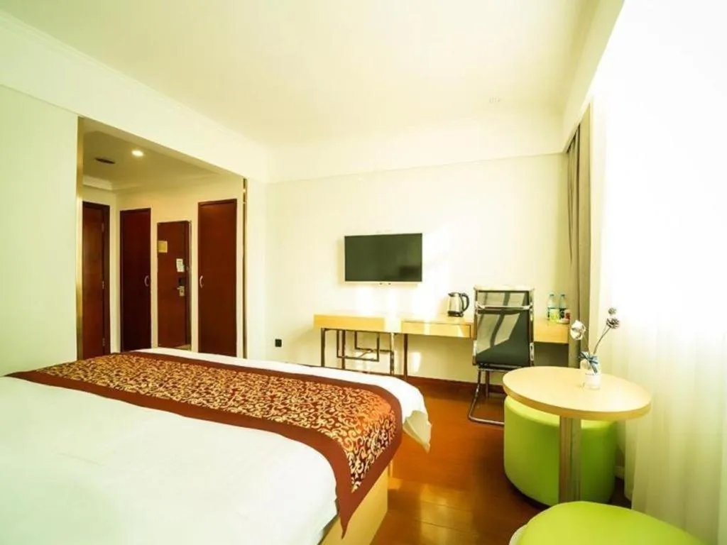 Bed in GreenTree Inn Suzhou Wuzhong