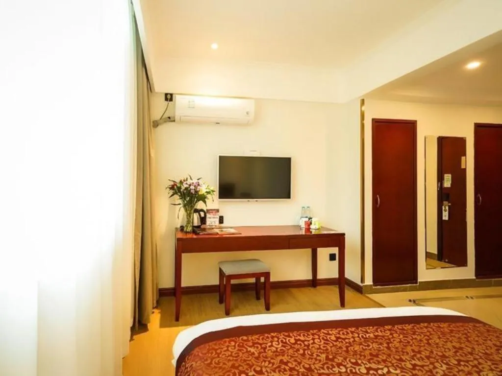 Bed in GreenTree Inn Suzhou Wuzhong
