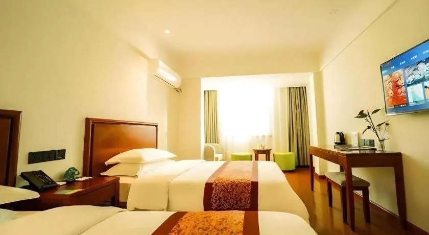 Bed in GreenTree Inn Suzhou Wuzhong