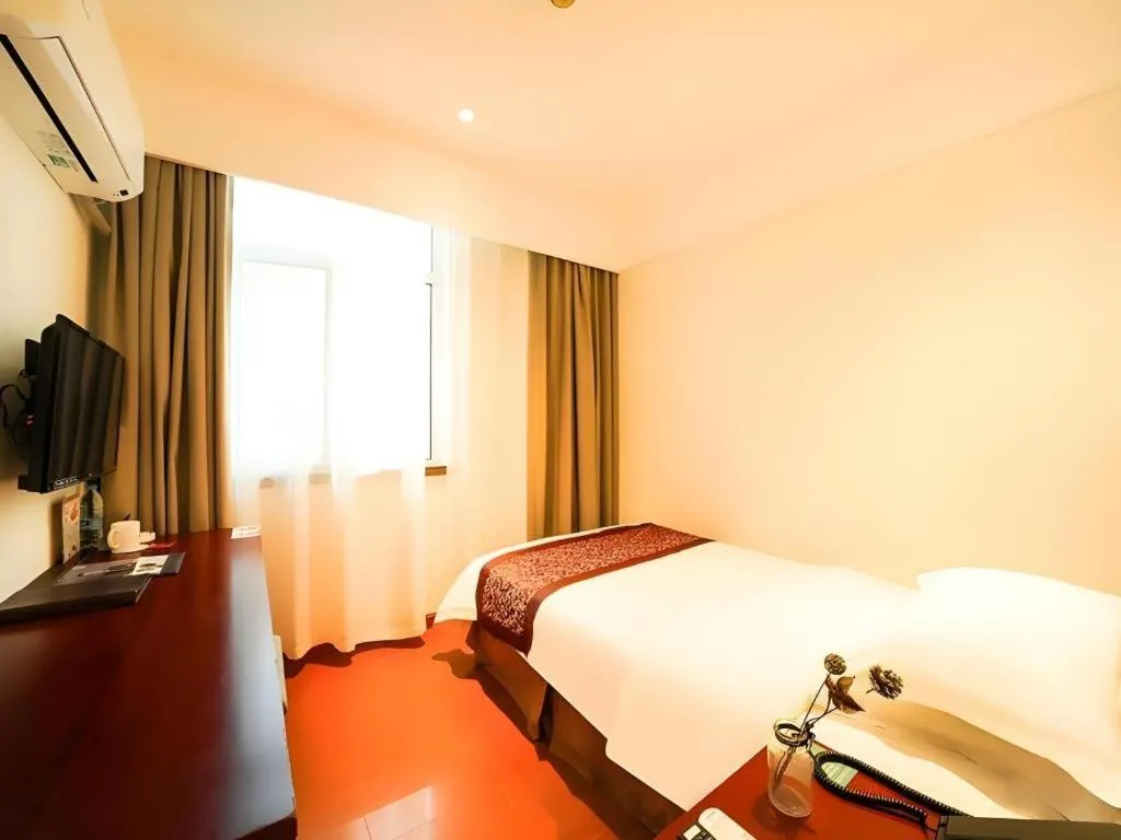 Bed in GreenTree Inn Suzhou Wuzhong