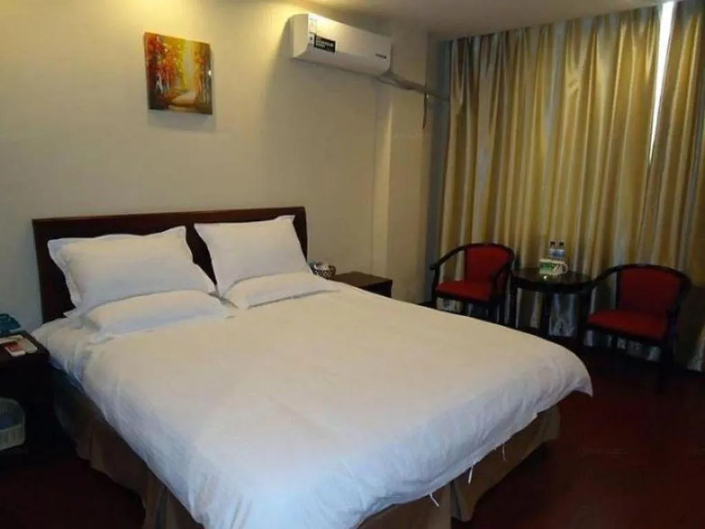 Bed in GreenTree Inn Suzhou Wuzhong