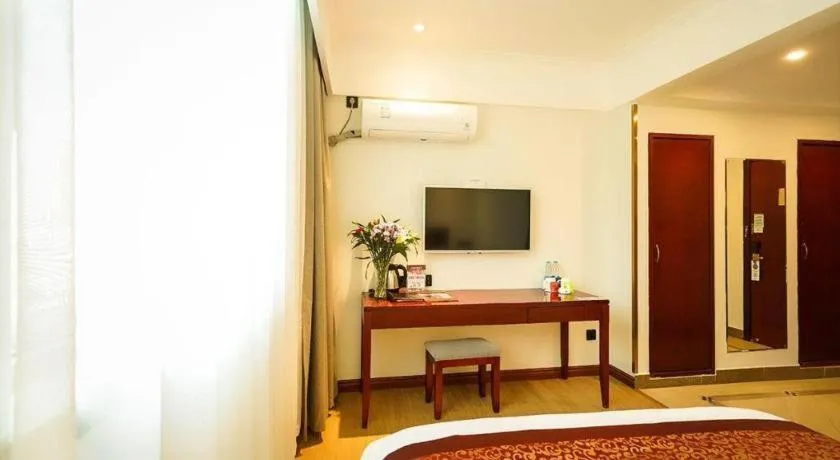 Bed in GreenTree Inn Suzhou Wuzhong