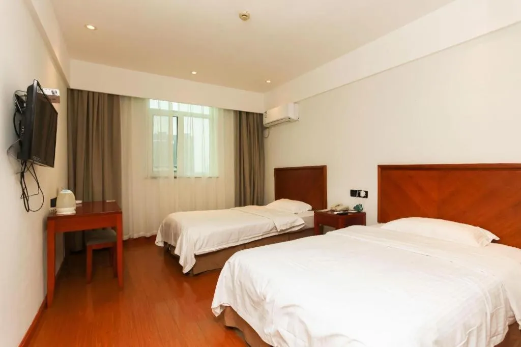 Bed in GreenTree Inn Suzhou Wuzhong