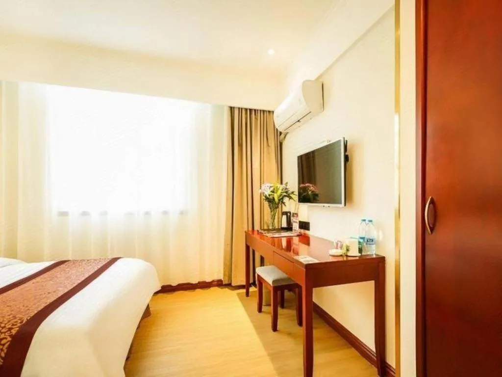 Bed in GreenTree Inn Suzhou Wuzhong