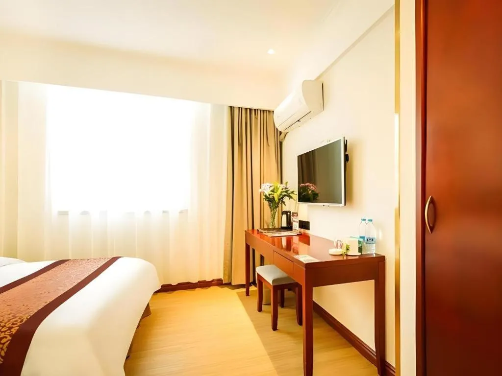 Bed in GreenTree Inn Suzhou Wuzhong