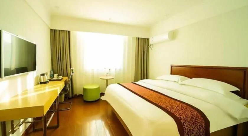 Bed in GreenTree Inn Suzhou Wuzhong