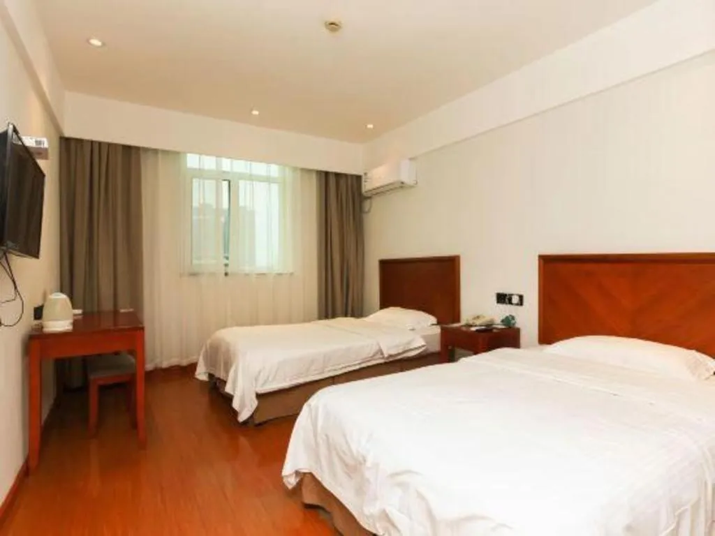 Bed in GreenTree Inn Suzhou Wuzhong