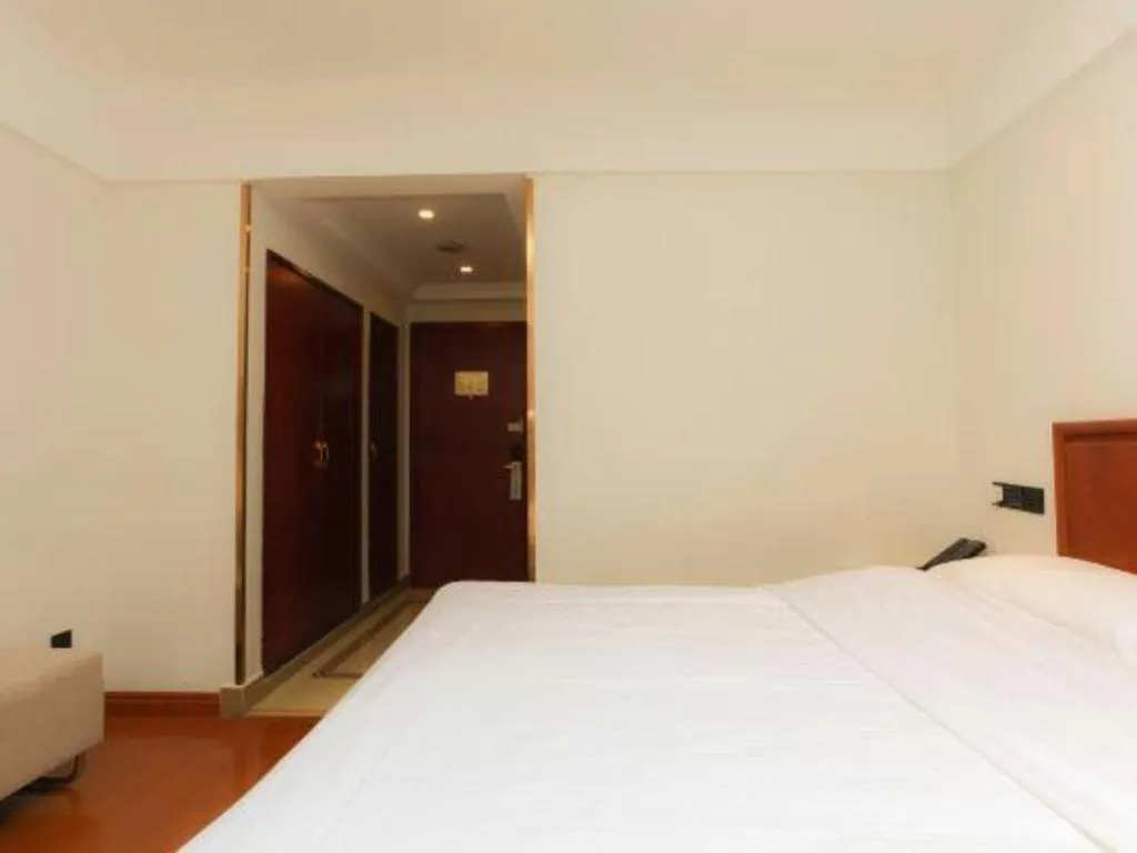 Bed in GreenTree Inn Suzhou Wuzhong