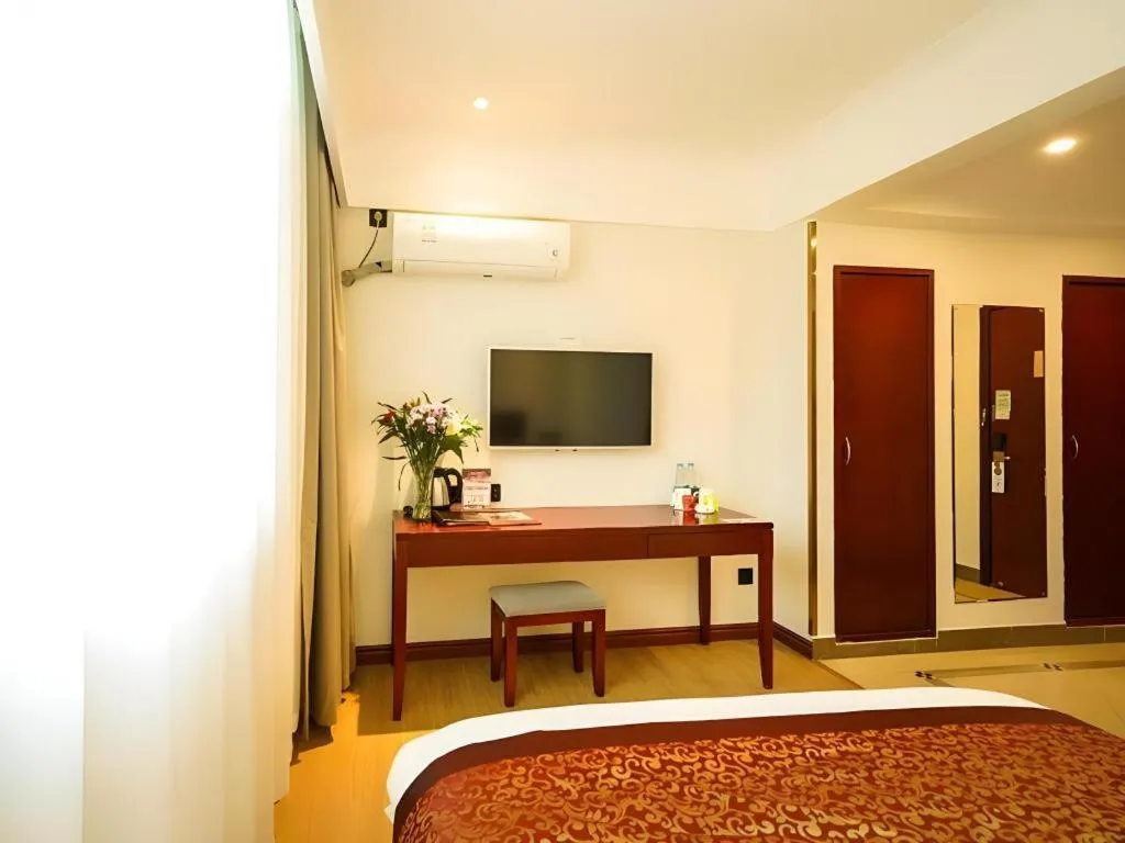 Bed in GreenTree Inn Suzhou Wuzhong
