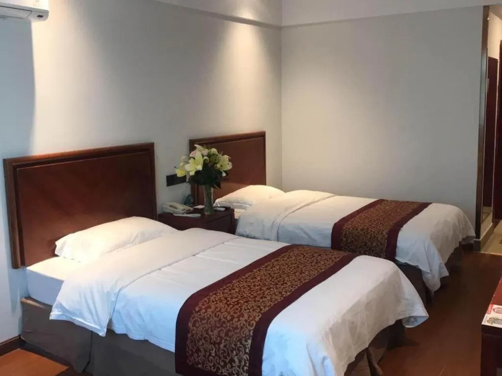 Bed in GreenTree Inn Suzhou Wuzhong