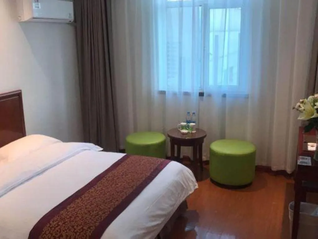 Bed in GreenTree Inn Suzhou Wuzhong