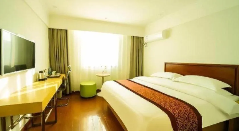 Bed in GreenTree Inn Suzhou Wuzhong