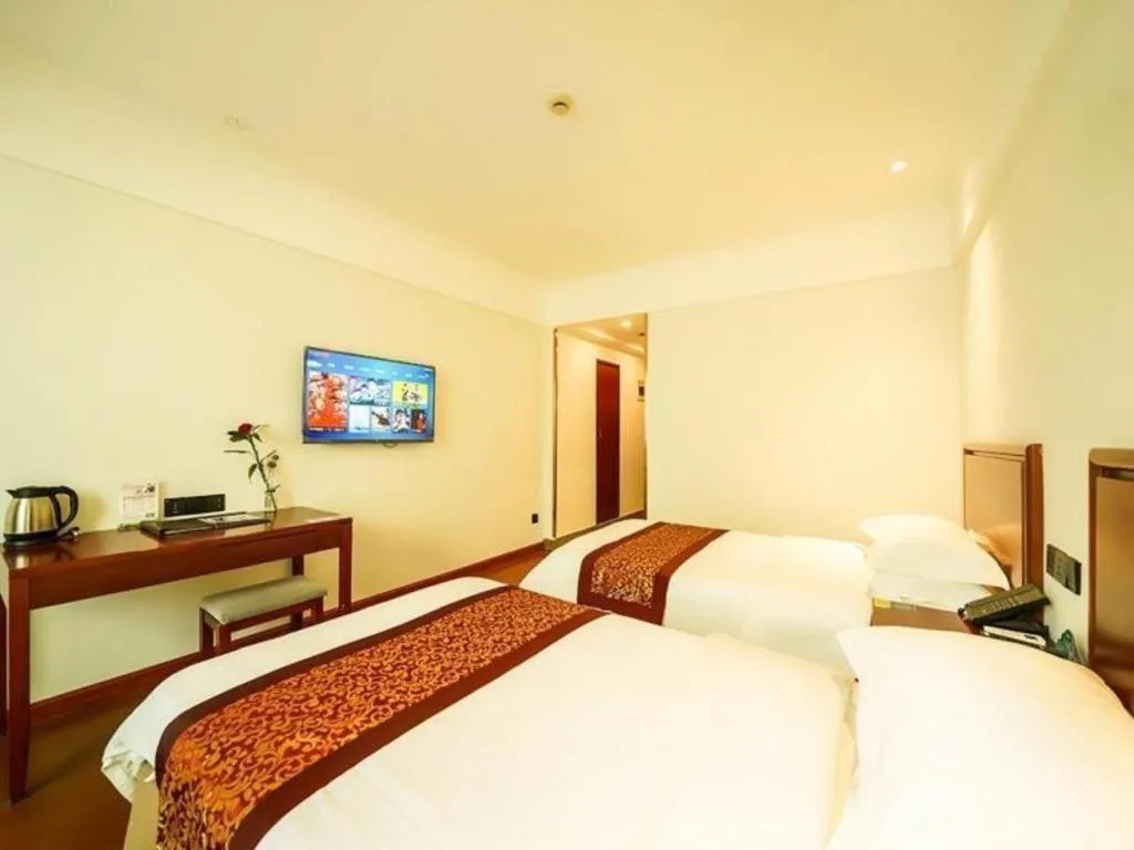 Bed in GreenTree Inn Suzhou Wuzhong