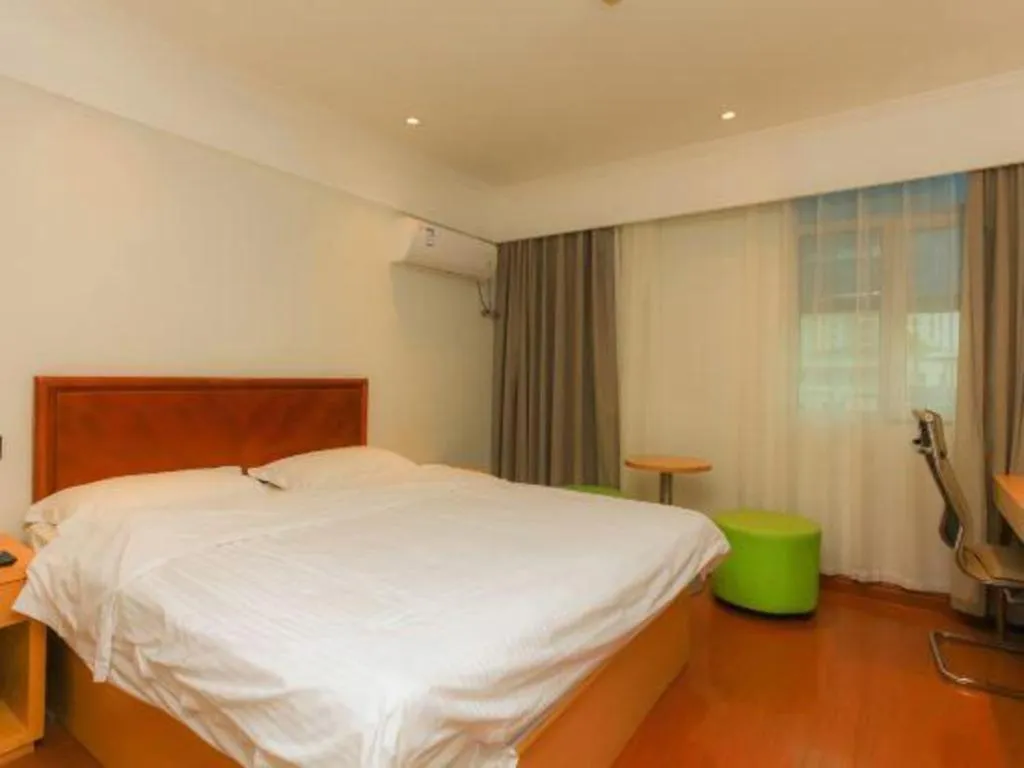 Bed in GreenTree Inn Suzhou Wuzhong