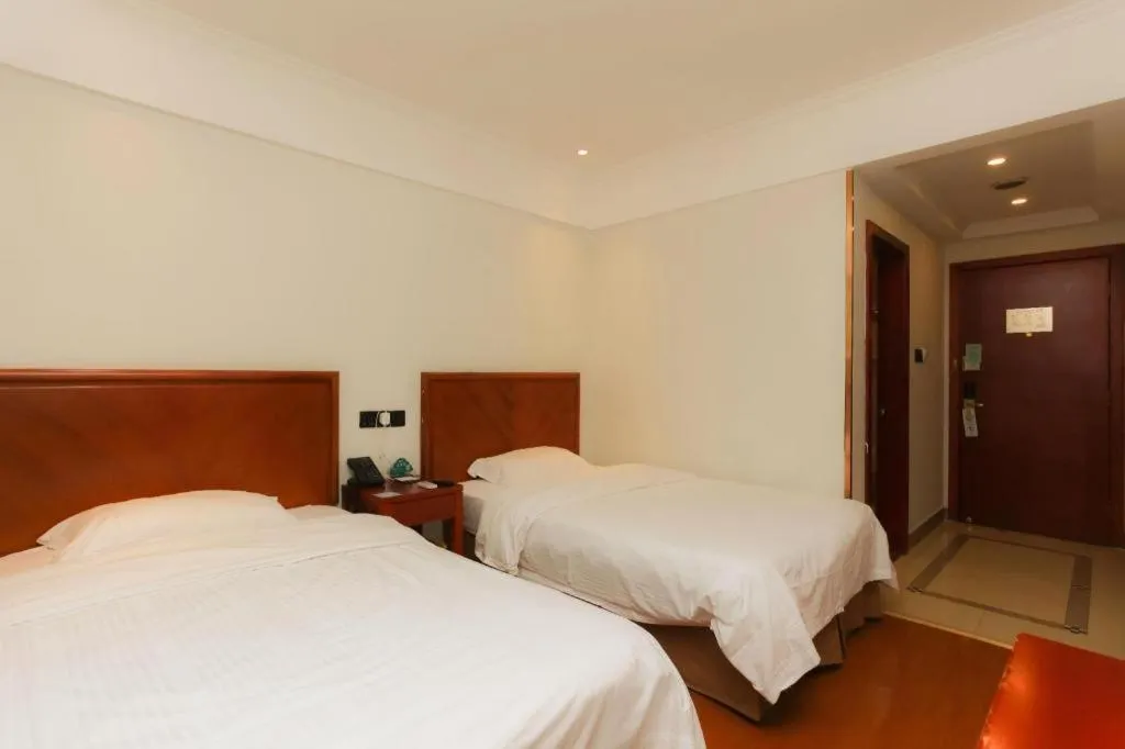 Bed in GreenTree Inn Suzhou Wuzhong