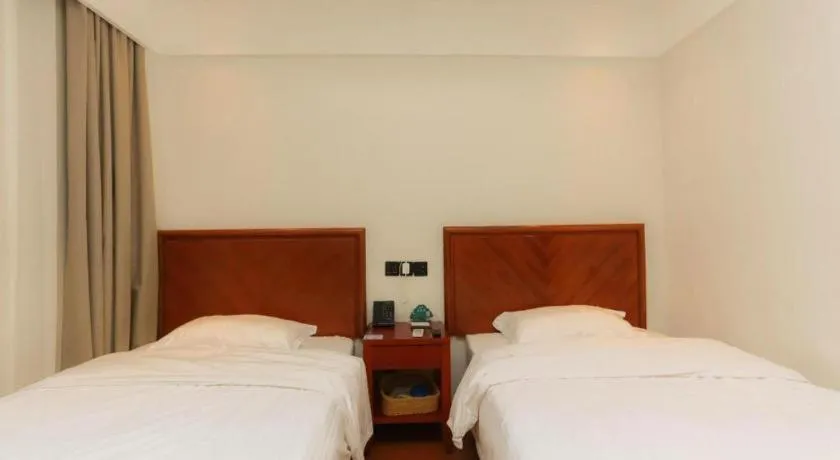 Bed in GreenTree Inn Suzhou Wuzhong