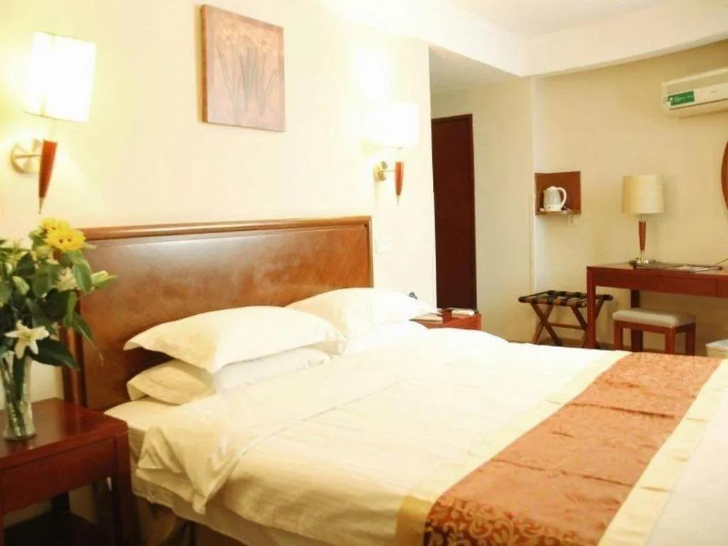 Bed in GreenTree Inn Suzhou Wuzhong