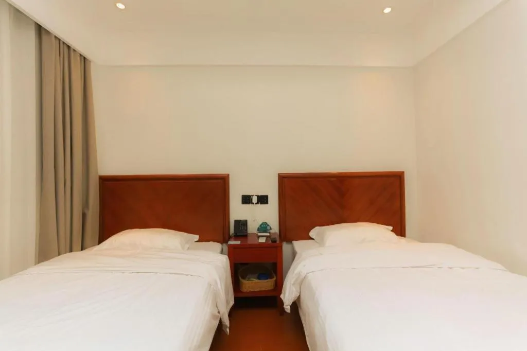 Bed in GreenTree Inn Suzhou Wuzhong