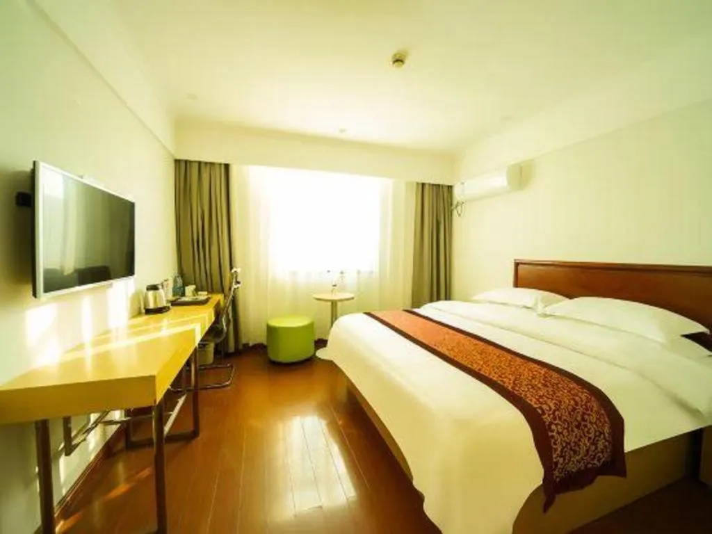 Bed in GreenTree Inn Suzhou Wuzhong